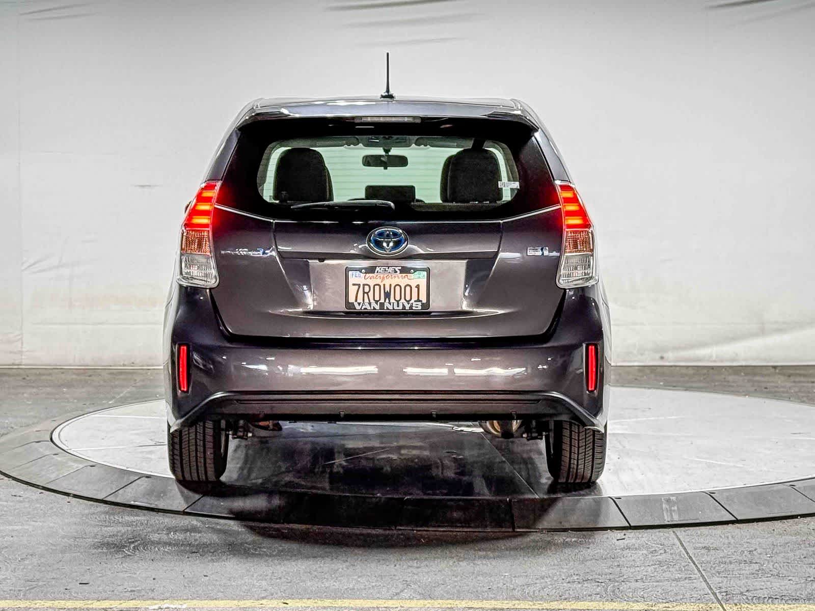 Thumbnail: 2016 Toyota Prius v - 9