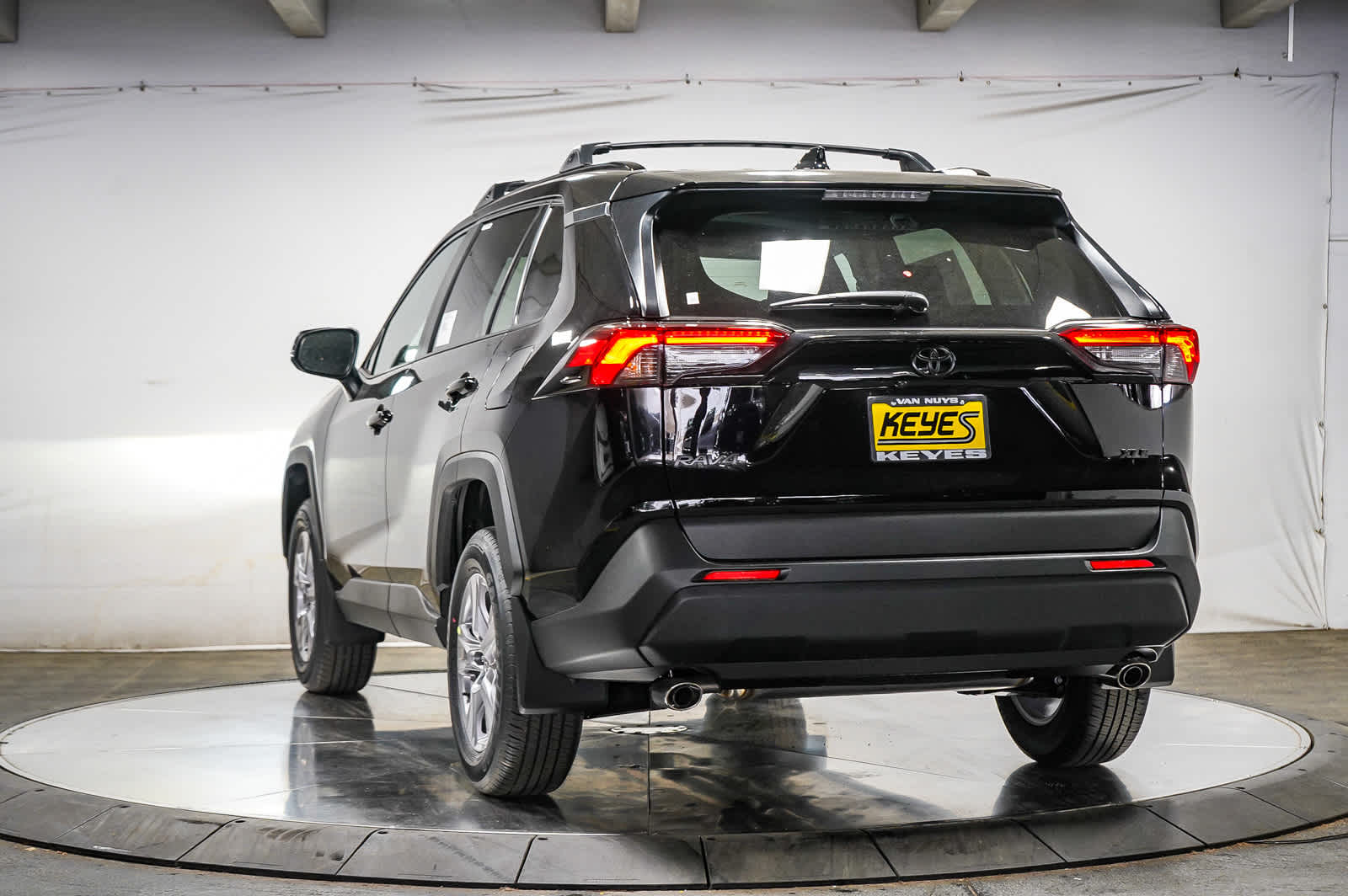 2025 Toyota RAV4 XLE 2