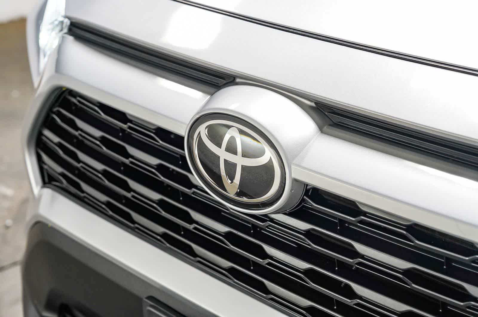 Thumbnail: 2023 Toyota RAV4 - 9