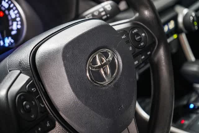 2019 Toyota RAV4 LE 21