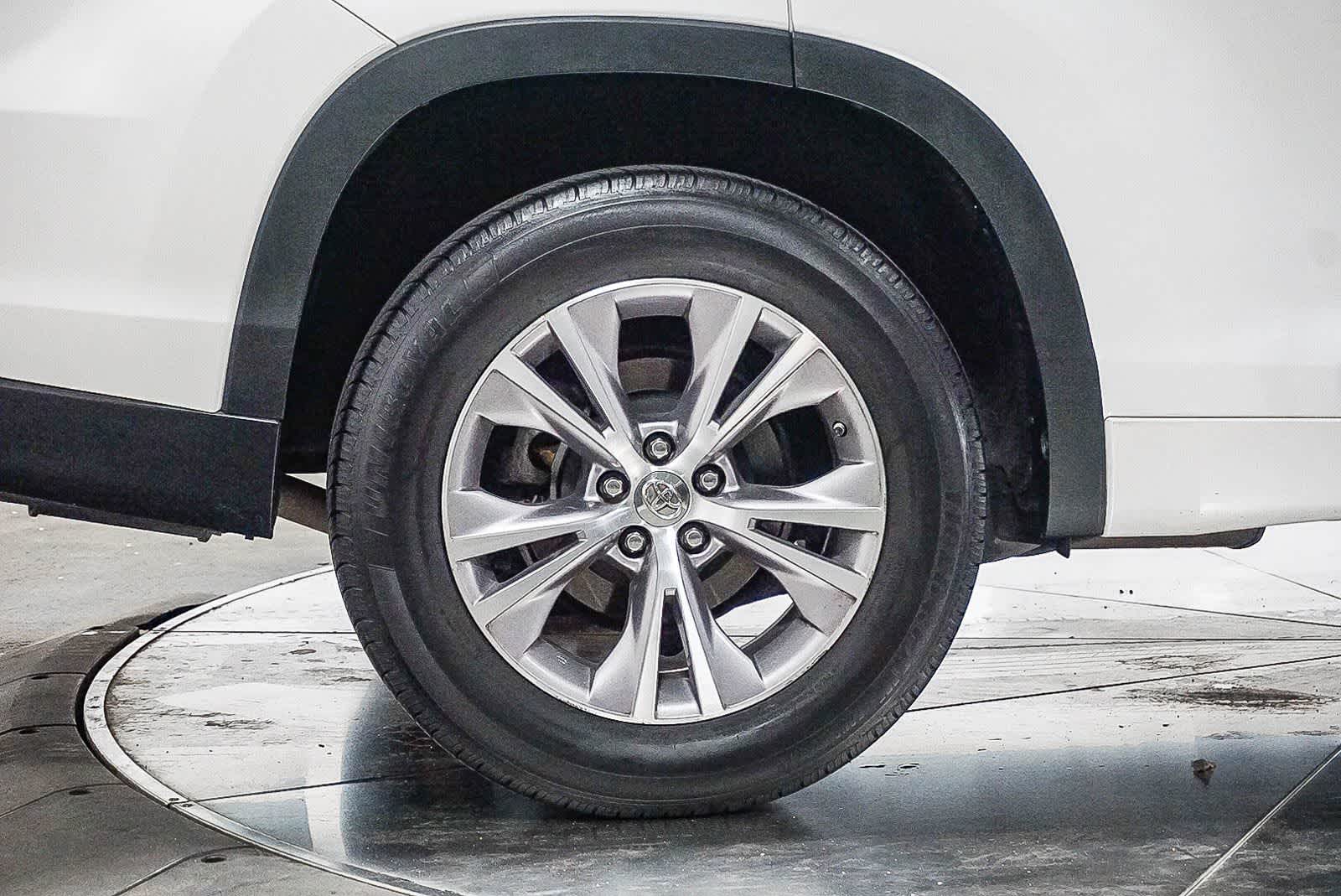 Thumbnail: 2015 Toyota Highlander - 7