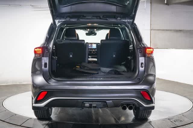 Thumbnail: 2021 Toyota Highlander - 28