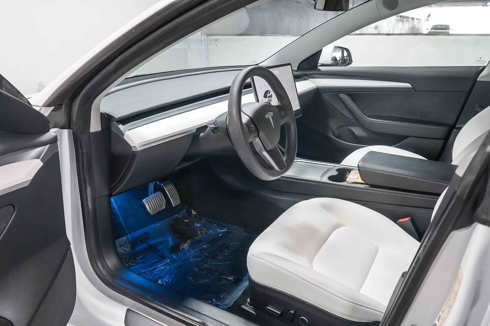 Thumbnail: 2021 Tesla Model 3 - 17