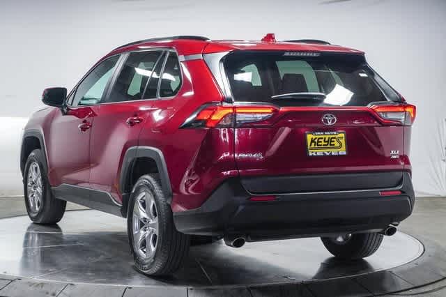 2022 Toyota RAV4 XLE 3