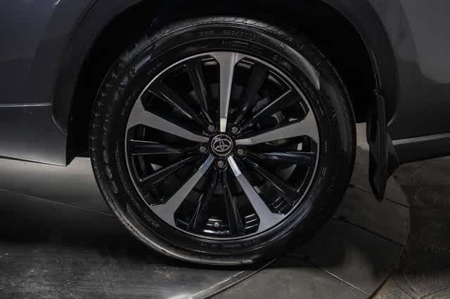 Thumbnail: 2021 Toyota Highlander - 11