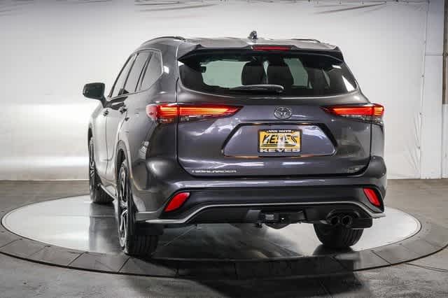 Thumbnail: 2021 Toyota Highlander - 3