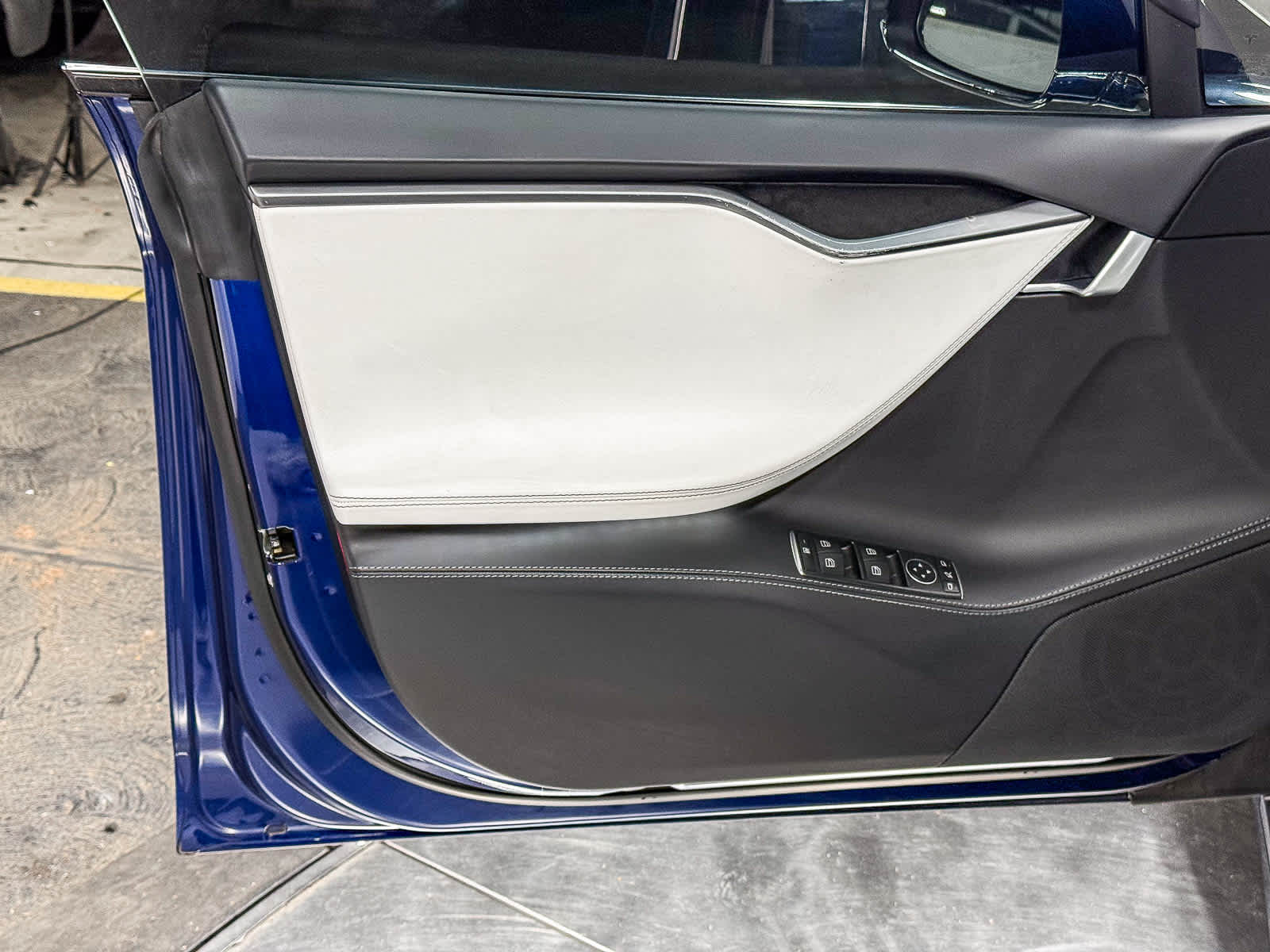 Thumbnail: 2020 Tesla Model S - 21