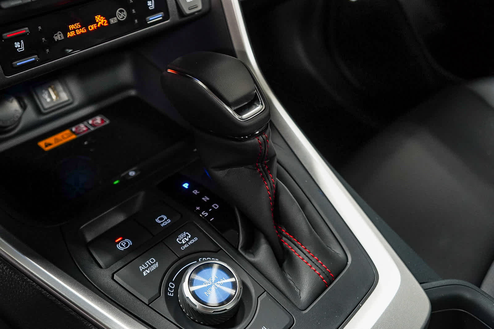 Thumbnail: 2025 Toyota RAV4 - 24