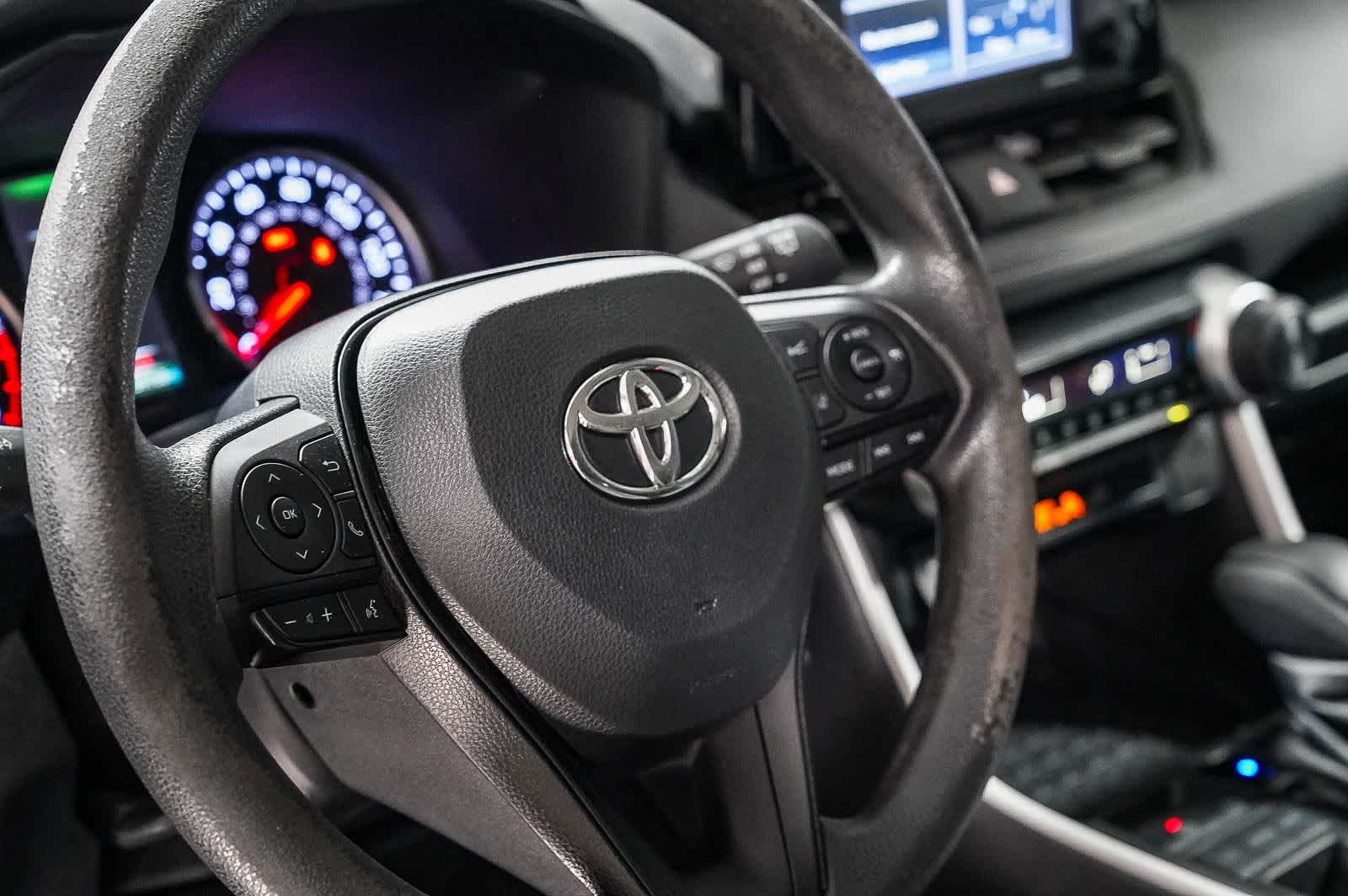 Thumbnail: 2022 Toyota RAV4 - 21