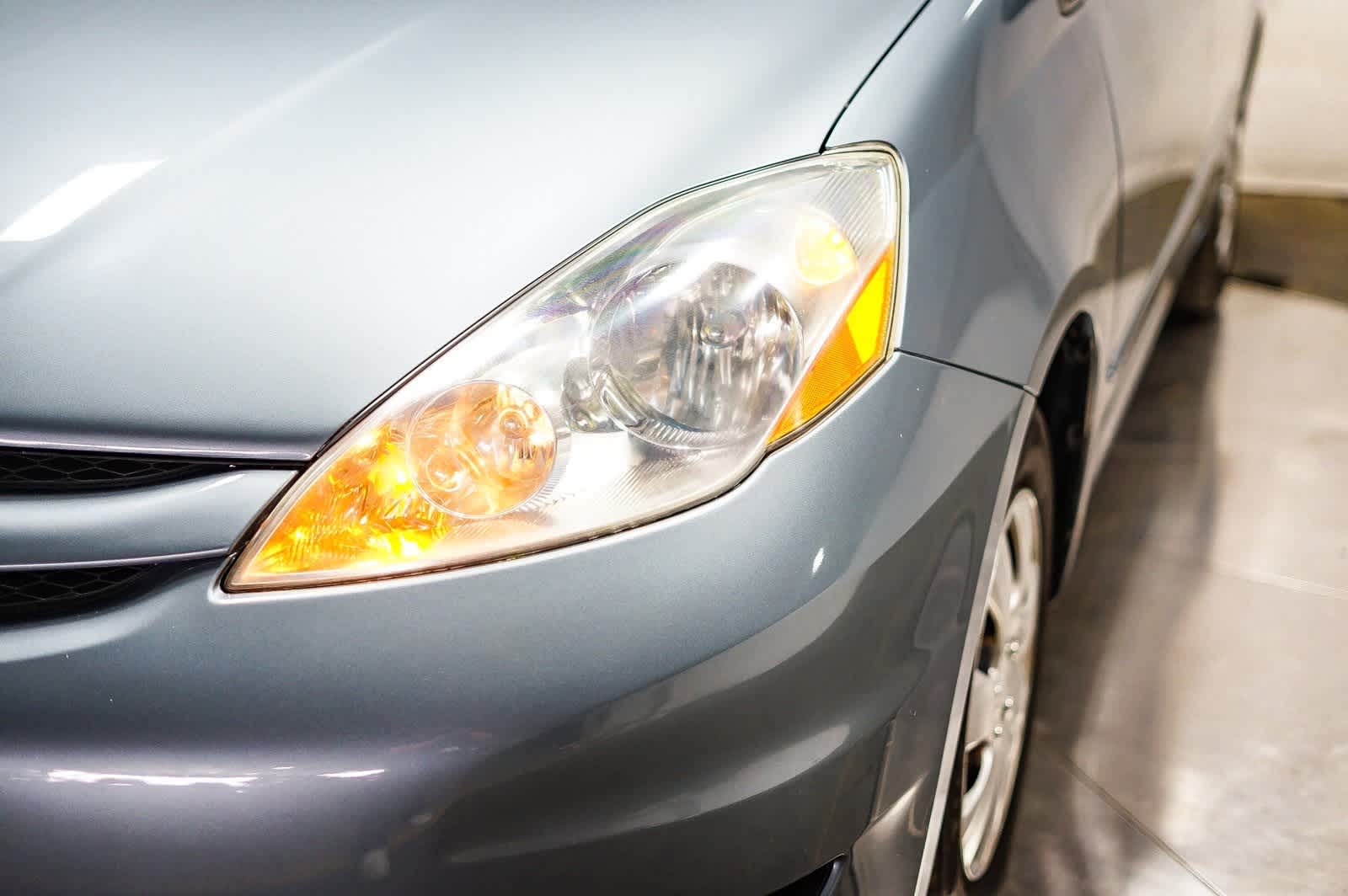 Thumbnail: 2010 Toyota Sienna - 4