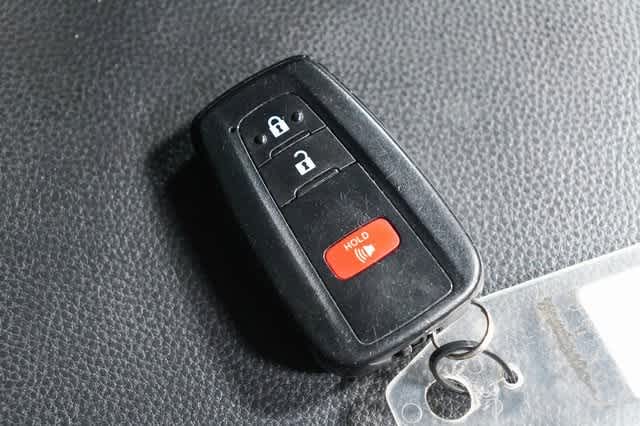 2022 Toyota RAV4 XLE 30