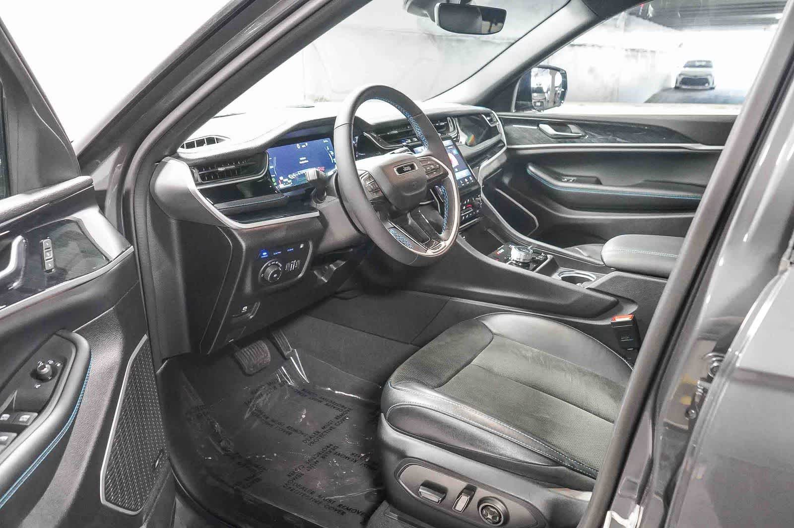 Thumbnail: 2023 Jeep Grand Cherokee - 17