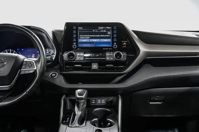 Thumbnail: 2022 Toyota Highlander - 14