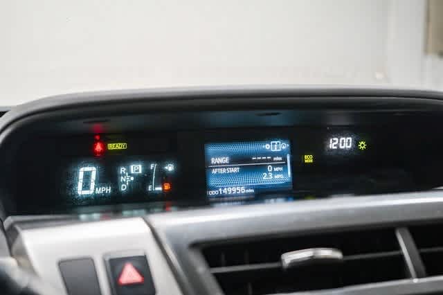 Thumbnail: 2017 Toyota Prius v - 24