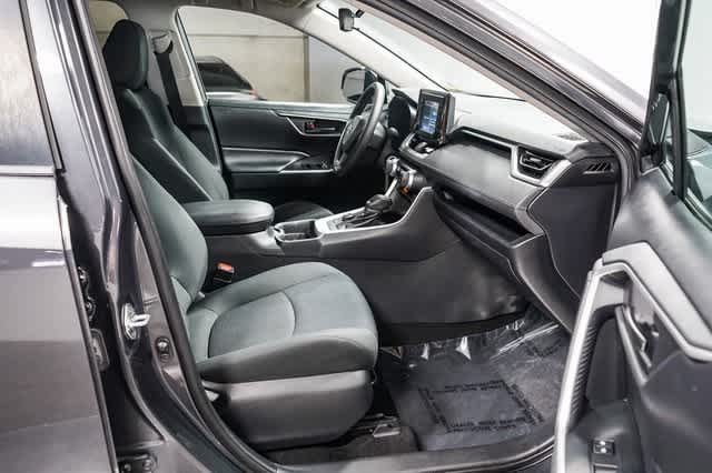 2019 Toyota RAV4 LE 17