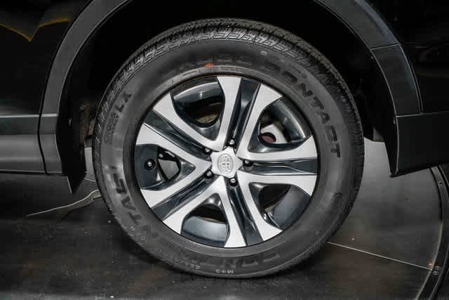 Thumbnail: 2018 Toyota RAV4 - 11