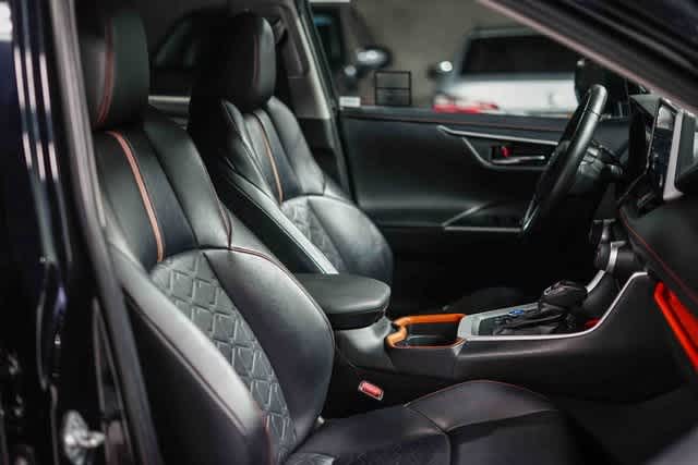 Thumbnail: 2020 Toyota RAV4 - 17