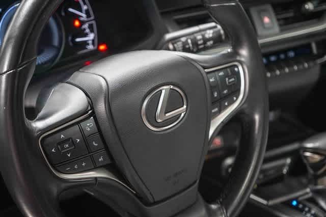 Thumbnail: 2024 Lexus UX - 21