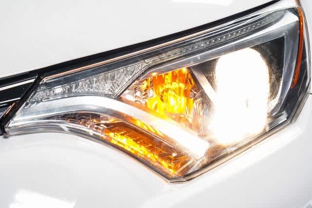 Thumbnail: 2018 Toyota RAV4 - 8