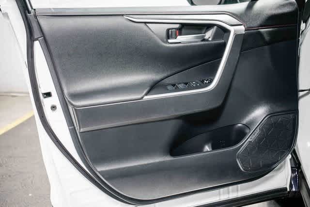 Thumbnail: 2021 Toyota RAV4 - 20