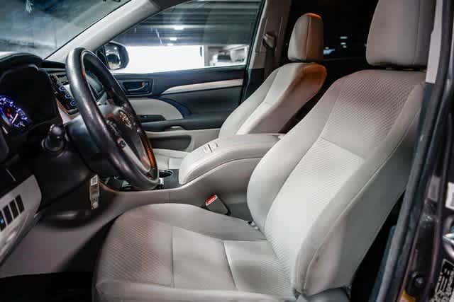 Thumbnail: 2016 Toyota Highlander - 17