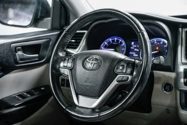 Thumbnail: 2019 Toyota Highlander - 15