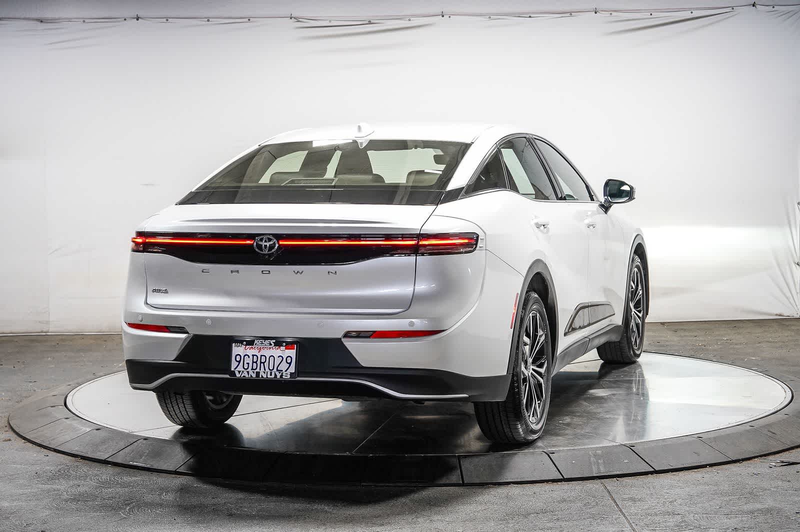 Thumbnail: 2023 Toyota Crown - 4
