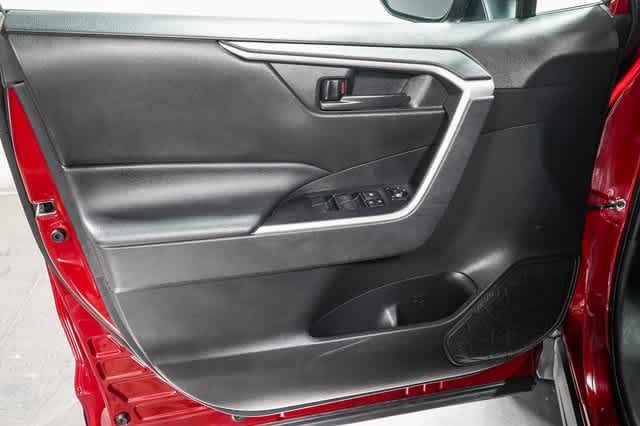 2022 Toyota RAV4 LE 21