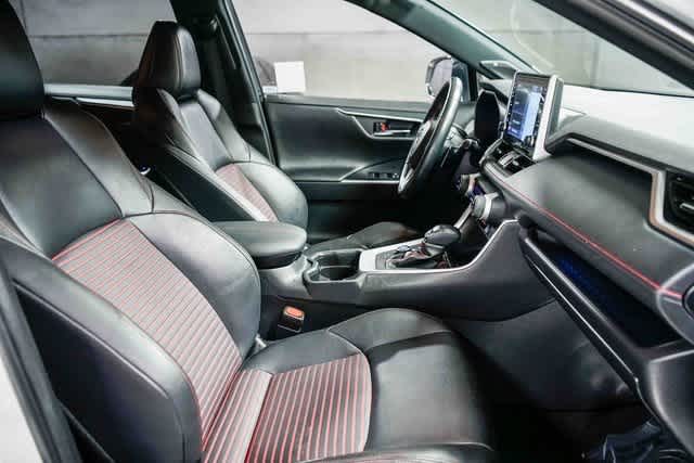 Thumbnail: 2021 Toyota RAV4 - 17