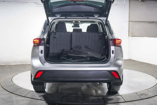 Thumbnail: 2022 Toyota Highlander - 27