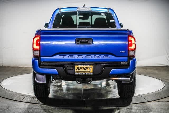 Thumbnail: 2018 Toyota Tacoma - 8