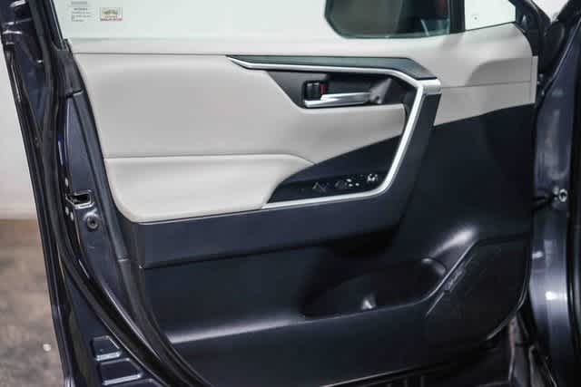 Thumbnail: 2019 Toyota RAV4 - 23