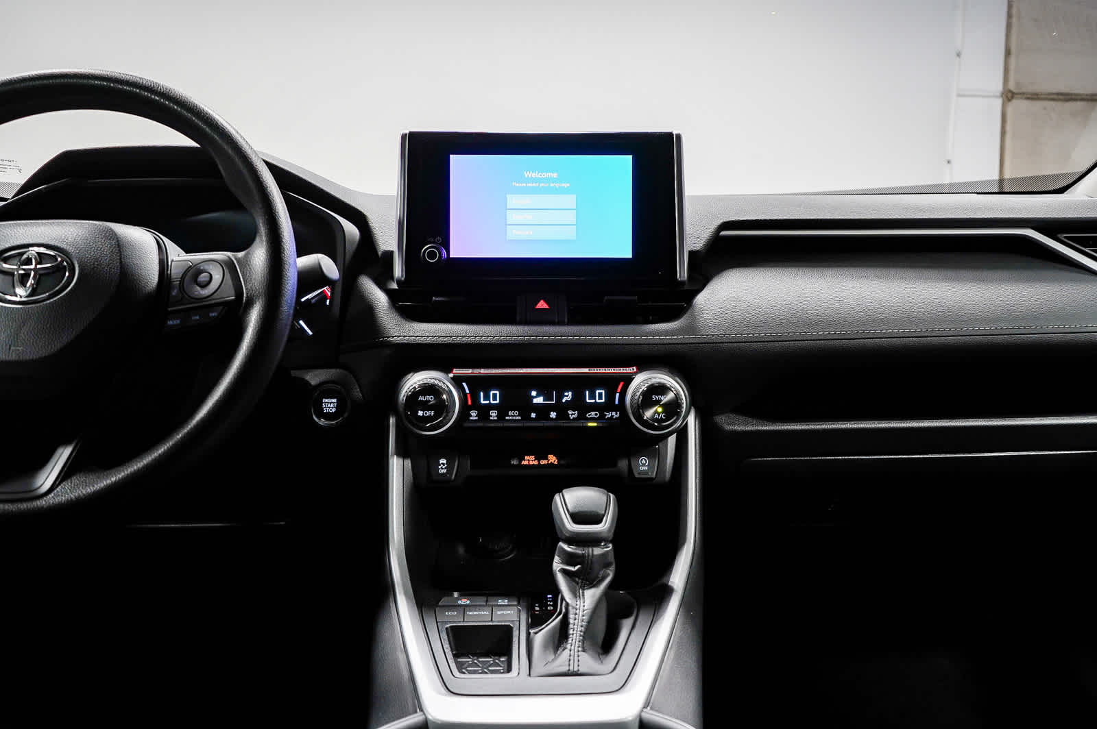 2025 Toyota RAV4 XLE 15