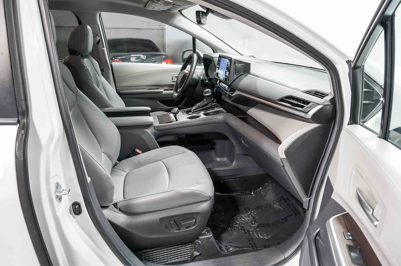 Thumbnail: 2024 Toyota Sienna - 18