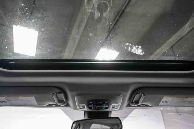 Thumbnail: 2023 Toyota Camry - 16