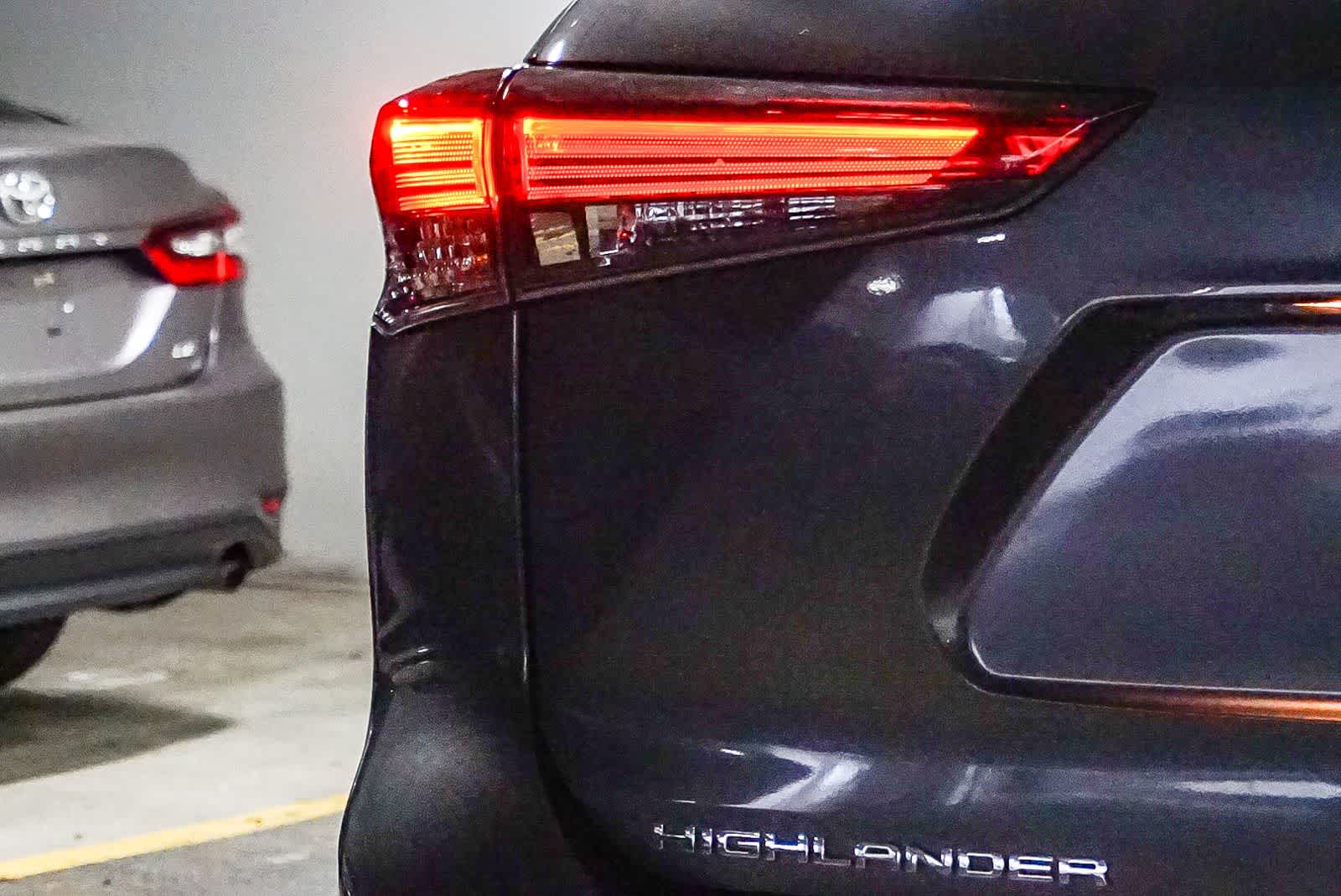 Thumbnail: 2023 Toyota Highlander - 11