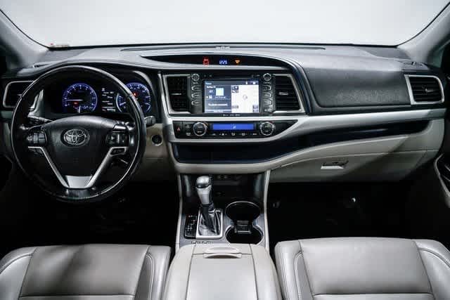 Thumbnail: 2019 Toyota Highlander - 12