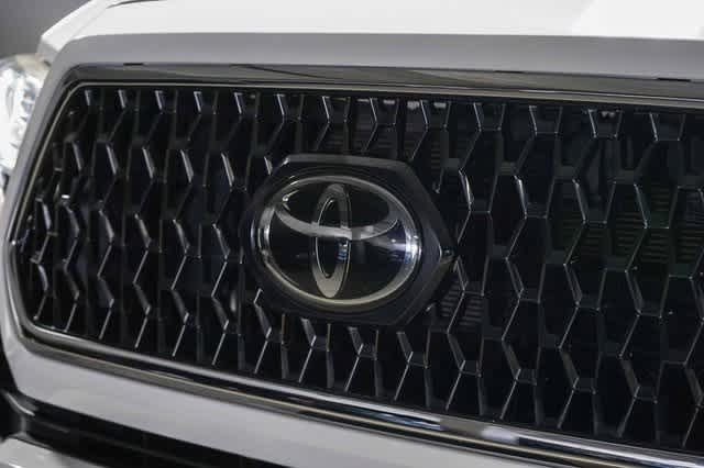 Thumbnail: 2018 Toyota Tacoma - 9