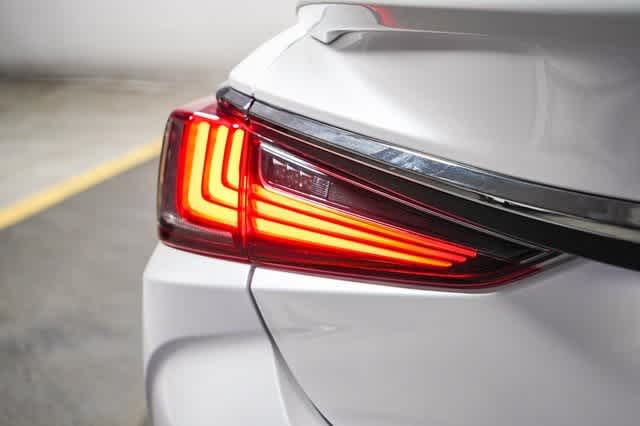 Thumbnail: 2021 Lexus ES - 11