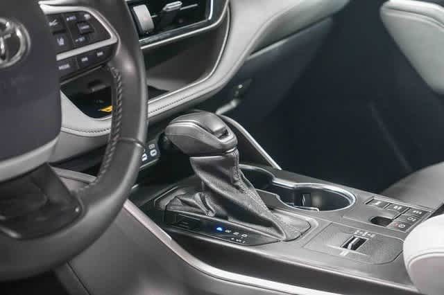 Thumbnail: 2023 Toyota Highlander - 25