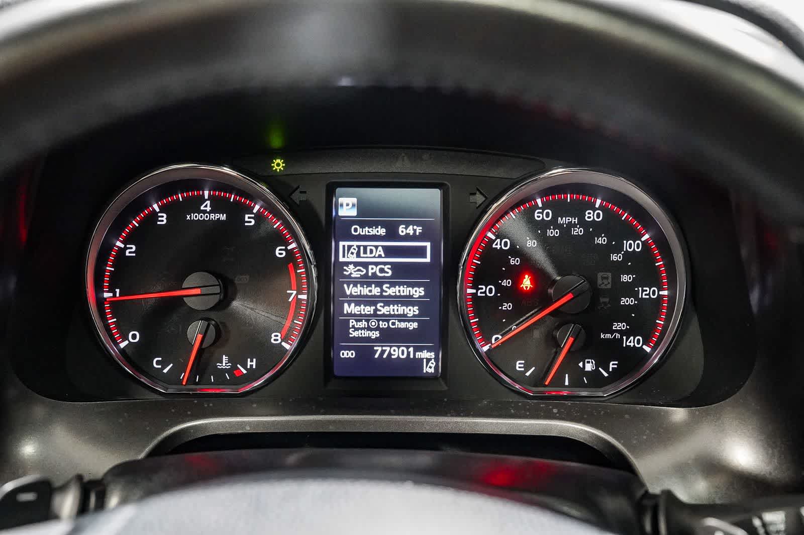 Thumbnail: 2018 Toyota RAV4 - 25