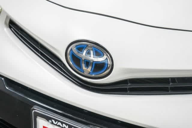 Thumbnail: 2017 Toyota Prius v - 8