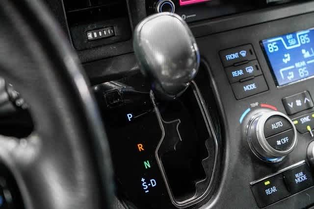 Thumbnail: 2020 Toyota Sienna - 21