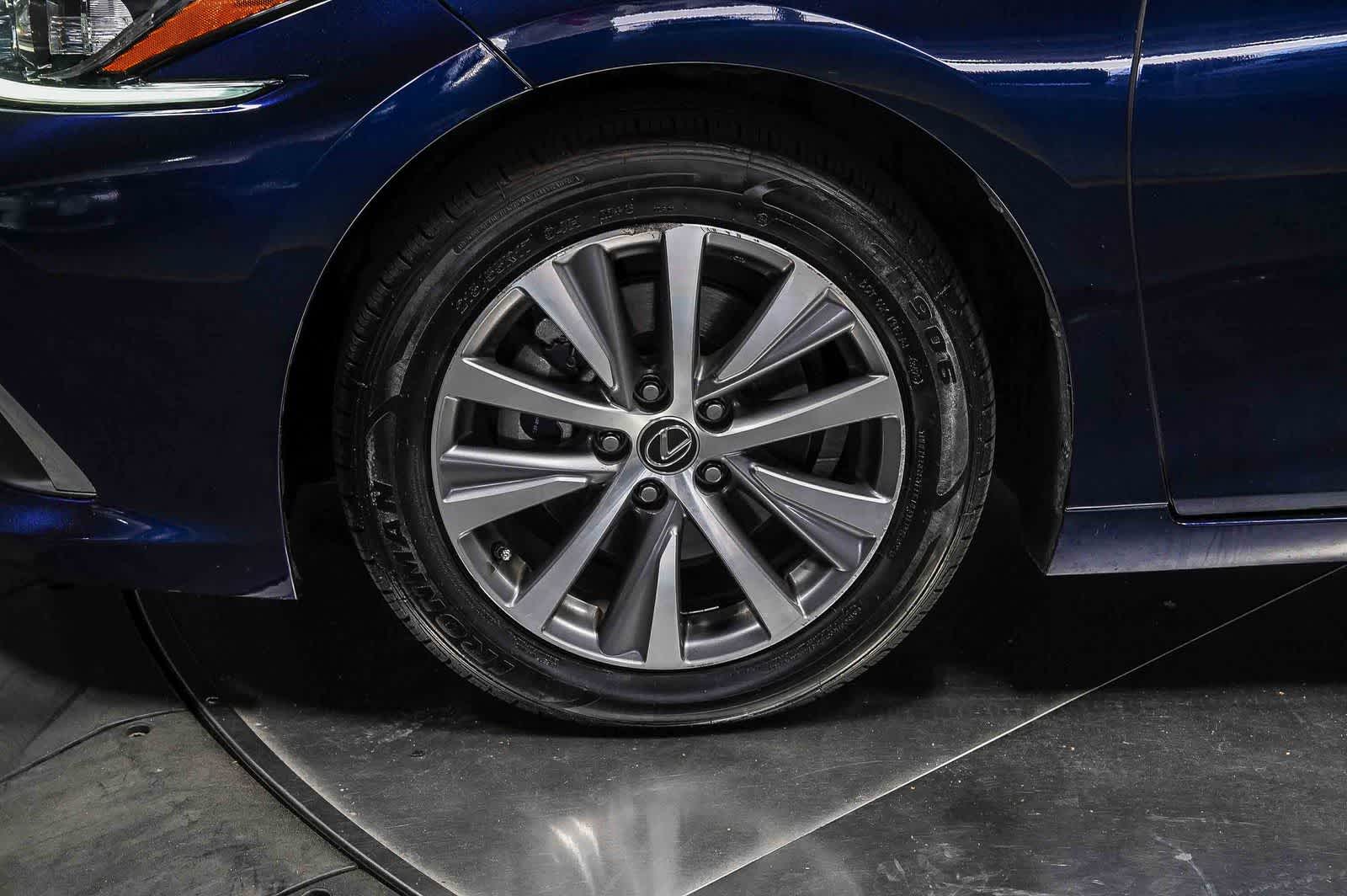 Thumbnail: 2019 Lexus ES - 9