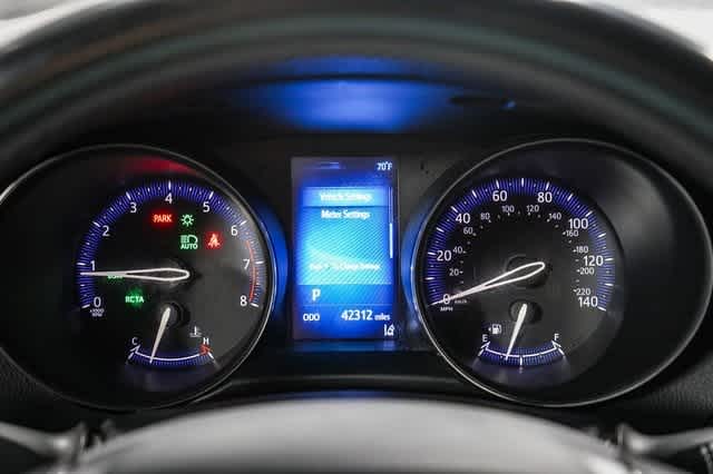 2018 Toyota C-HR XLE 24