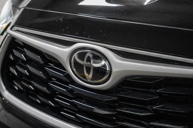 Thumbnail: 2022 Toyota Highlander - 9