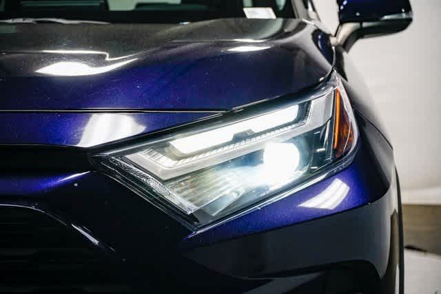 Thumbnail: 2022 Toyota RAV4 - 8