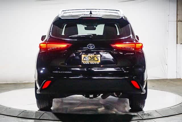 Thumbnail: 2021 Toyota Highlander - 3