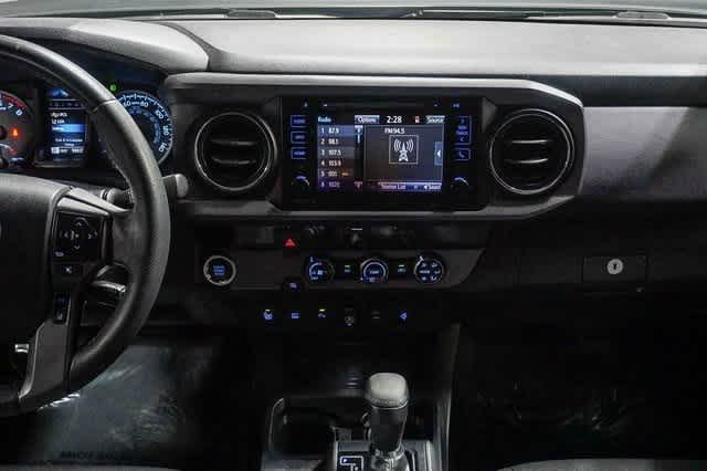 Thumbnail: 2018 Toyota Tacoma - 15