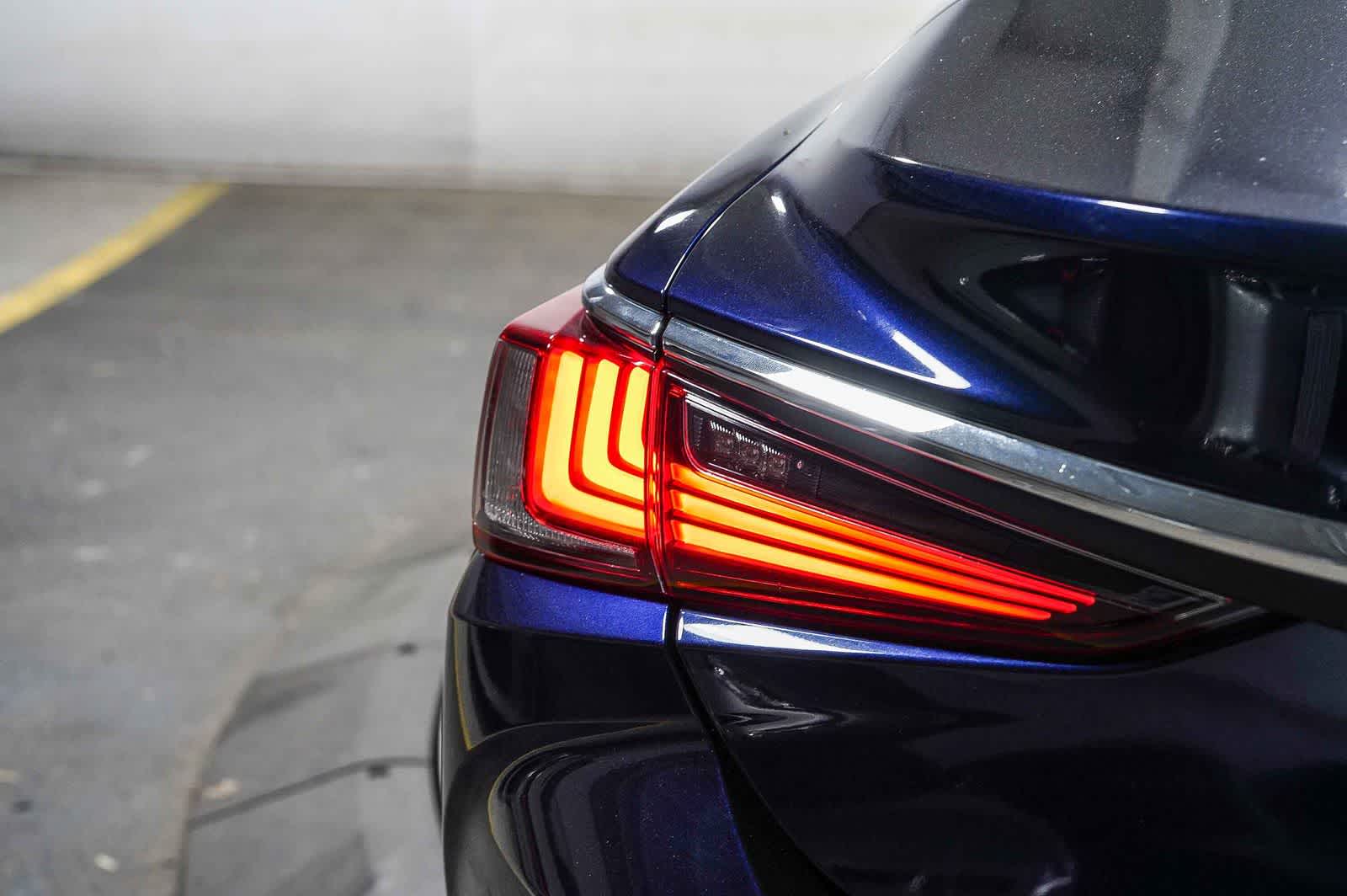 Thumbnail: 2019 Lexus ES - 11
